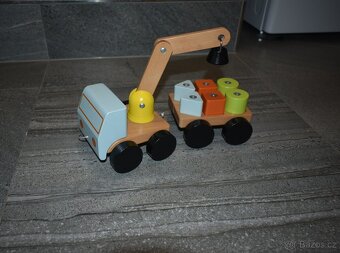 Prodám dřevěný jeřáb s kostkami - 4