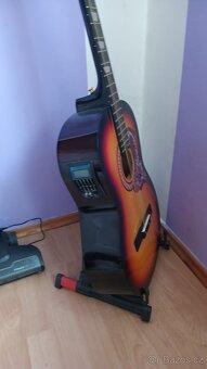 Prodám dvě kytary španělky s příslušenstvím - 4