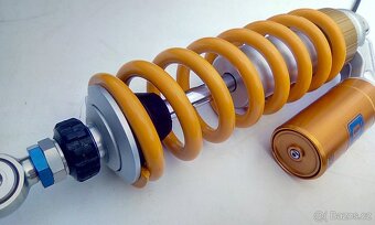 Moto Guzzi V85 TT zadní tlumič Öhlins - 4