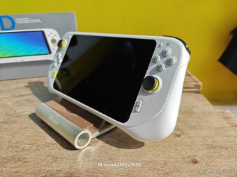Logitech G Cloud handheld - 4