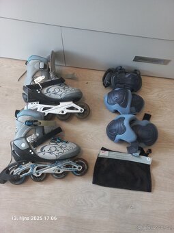 dámské kolečkové brusle s kompletními chrániči a taškou - 4