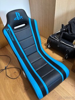 Komplet Sedačky, hry a volantu na playstation - 4