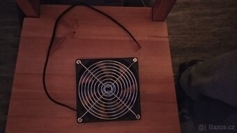 Mám takový ventilátor Revoltec 140.mm - 4