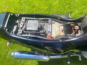 TRIUMPH DAYTONA 750 - 4