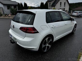 Volkswagen Golf GTI Performance - 4
