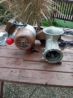 Ruční mlýnek na maso - 4