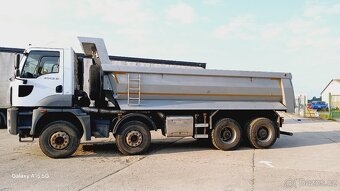 Ford Cargo8x4 4142DM stříbrný - 4