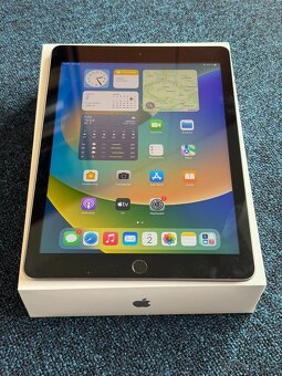 Apple iPad 32 GB Space Gray - 4