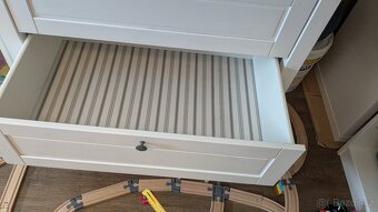 Přebalovací komoda Sundvik + koše/boxy - 4