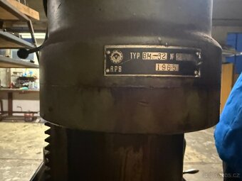 Velká stojanová vrtačka Kazanlik BK-32 - 4