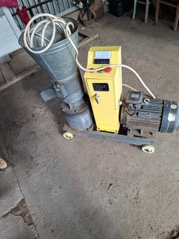 Prodám lis na pelety,granule - 4