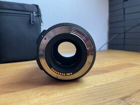 Objektiv Sigma AF Zoom 17-50mm F2.8 DC OS HSM pro Canon EF-S - 4