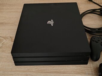 Prodám Playstation 4 Pro - 4