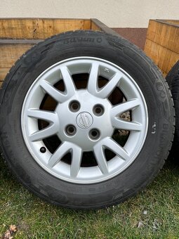Kola Nissan Primera - 4