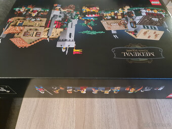 LEGO® ICONS™ 10332 Středověké náměstí - 4