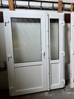 VCHODOVÉ DVOUKŘÍDLÉ PLASTOVÉ DVEŘE 154x212-262 NADSVĚTLÍKY - 4
