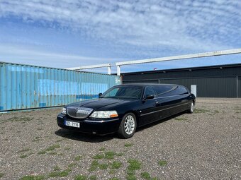 Lincoln Town Car - 4
