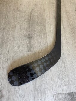 Hůl CCM Trigger 6 95flex levá ZÁRUKA extra dlouhá - 4