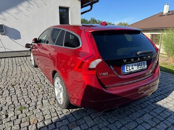 Volvo V60 2.4D PLUG-IN HYBRID AWD 4x4 SUMMUM - 4