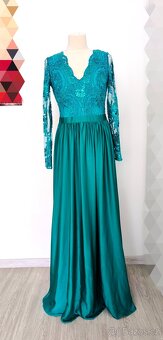 Smaragdově zelené šaty - 4