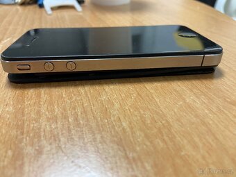 Prodám iPhone 4. Na náhradní díly. - 4