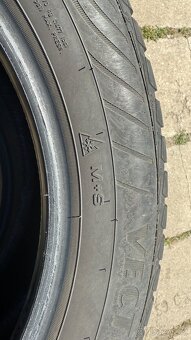 Prodám 2x celoroční pneu Good Year 215/55 R17 94V - 4
