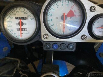 Kawasaki ZR-7S - 4