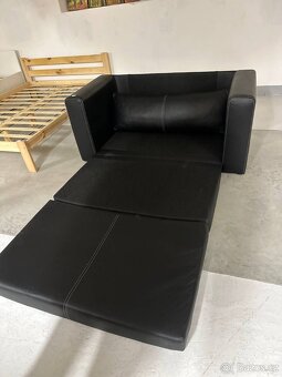 Černá rozkládací pohovka – moderní a praktická - 4