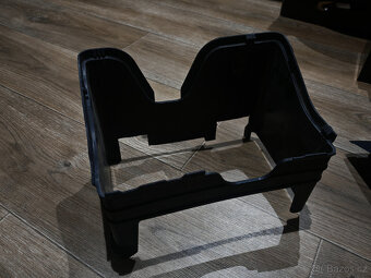 Zbytky věci z Mazdy RX8 - 4