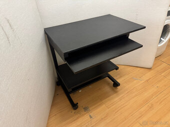 černý stolek na kolečkách - 4
