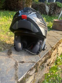 Vyklápěcí helma - 4
