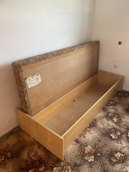 Starý gauč s úložným prostorem - 4