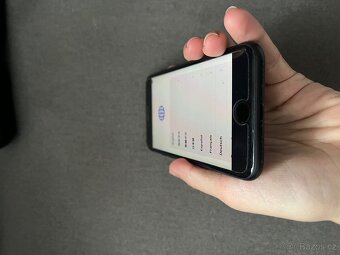 iPhone 7 - černý - 128 GB - 4