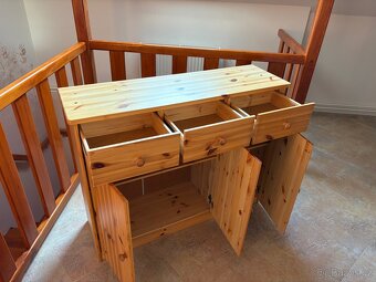 Dřevěná komoda - 4