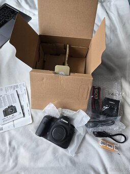 As new. Canon 5DS 50Mpx Full-Frame - 4
