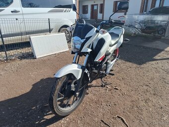 Honda CB 125F - 4