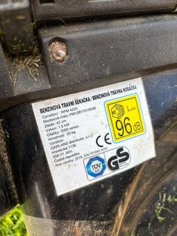 Benzínová rotační sekačka Riwall PRO RPM 4220 s pojezdem - 4