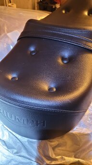 Prodám na triumph Bonneville - sedlo, zadní tlumiče, výfuk - 4