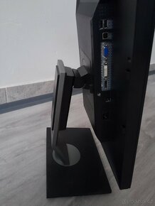 Monitor Dell Professional P2210 22" (VGA, DVI-D, DP) - 4