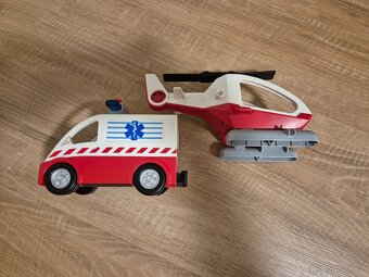 LEGO DUPLO AMBULANCE - 4