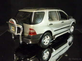 Mercedes Benz ML 320 Maisto 1/18 - 4
