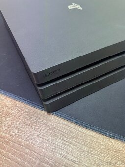 Playstation 4 Pro 1TB Černý, 2x ovladač - 4