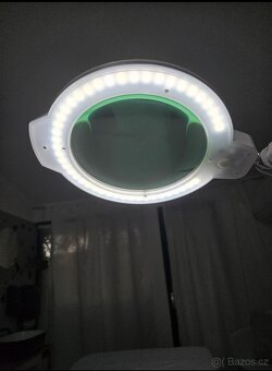 Bílá kosmetická lampa s lupou - 4