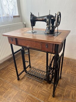 Šicí stroj LADA - 4