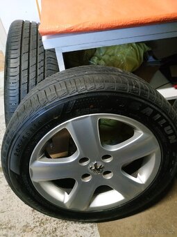 ALU kola Peugeot 4x108 r16 Originál, Zánovní pneu 8mm - 4
