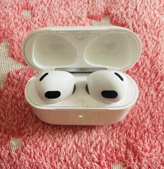 AirPods 3 s Lightning nabíjecím pouzdrem - 4
