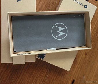 Motorola edge 50 neo 8/256 nový - 4