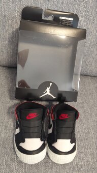 "Nové" mimi Nike Jordan 1 Crib bootie - 4