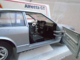 Stará Hračka Burrago Alfa - 4