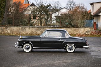Mercedes-Benz 220S Coupé - 4